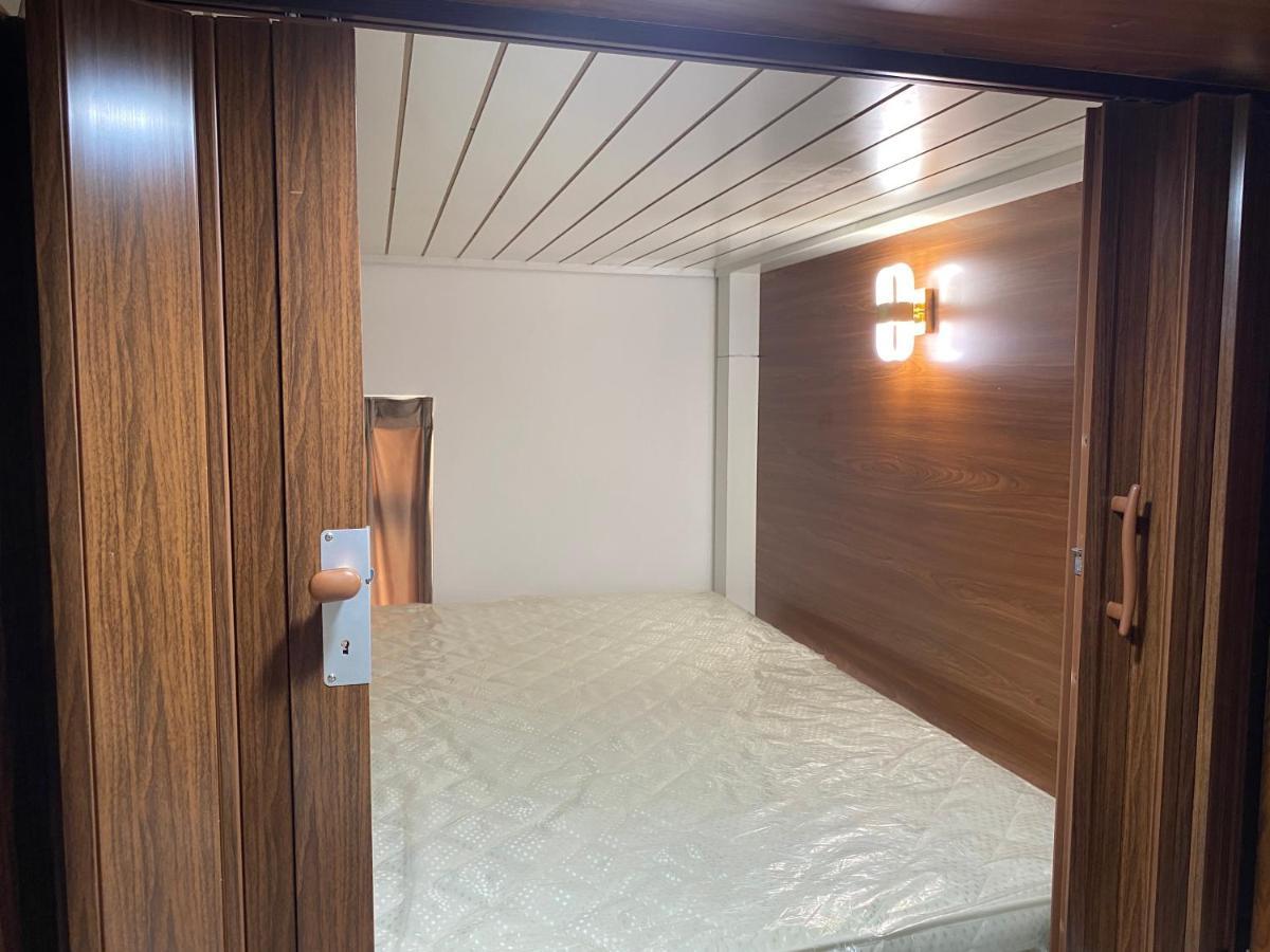 Yoi Pod Hostel - Deira Dubai Eksteriør billede
