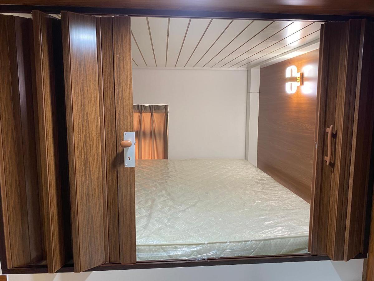 Yoi Pod Hostel - Deira Dubai Eksteriør billede